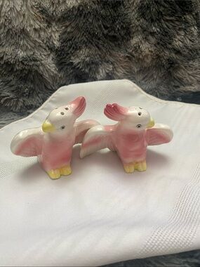 Cockatoos Parrots Birds Pink
White Salt and Pepper 3"